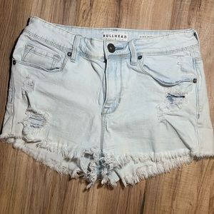 Bullhead frayed denim shorts